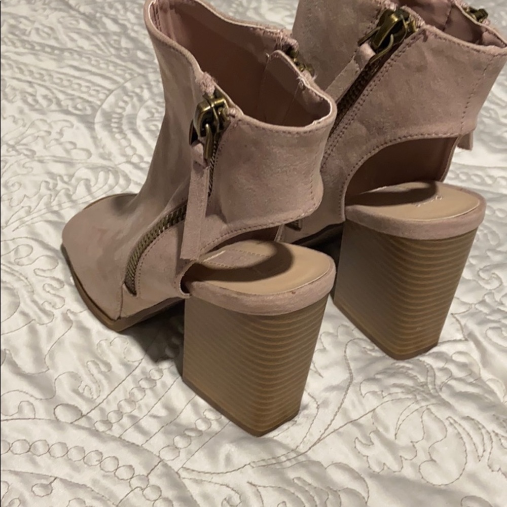 Heels - Picture 3 of 5